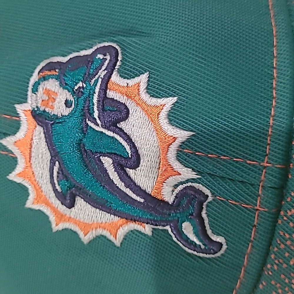 Reebok - Picture 2 of 6